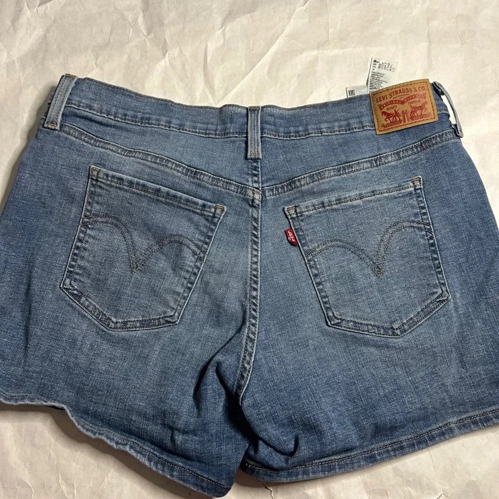 Levi's Mid Length Denim Shorts Womens‎ Size 32 Blue Jean